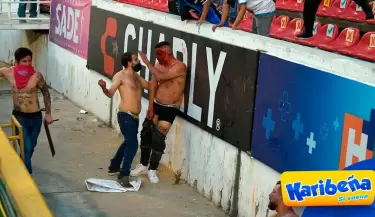 Masacre-entre-hinchas-en-estadio-de-Mexico-1