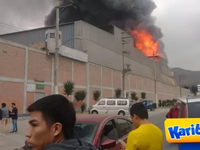 Alarmante-Reportan-incendio-en-almacn-de-telas-en-San-Juan-de-Lurigancho