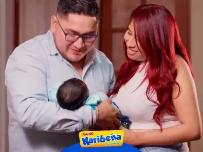 Azucena-Calvay-con-su-hijo-y-pareja