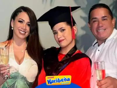 Melissa Klug en la graduacin de su hija la lado de su expareja