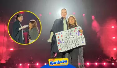 Laura Pausini sorprendi al cantar con su imitadora de "Yo Soy Kids" en su concierto en Lima.