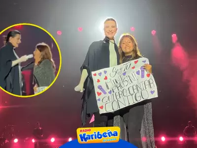 Laura Pausini sorprendi al cantar con su imitadora de "Yo Soy Kids" en su concierto en Lima.