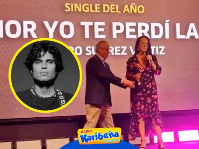 Pedro Surez-Vrtiz gana trofeo de Premios Luces a Mejor Single del Ao