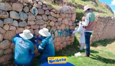 Pintan con aerosol muros inca en sitio arqueolgico en Cusco.