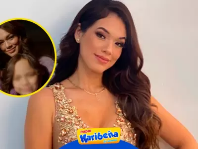 Jazmn Pinedo en sesin de fotos con su hija