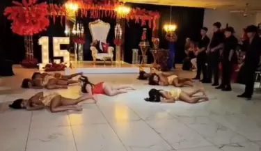 Quinceaera hace baile sexy de Anitta