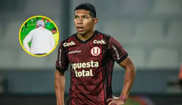 Edison Flores hablando con el rbitro