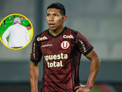 Edison Flores hablando con el rbitro