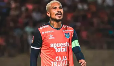 Paolo Guerrero busca desligarse de UCV