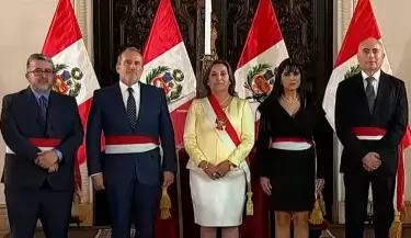 Dina Boluarte tom juramento a nuevos ministros