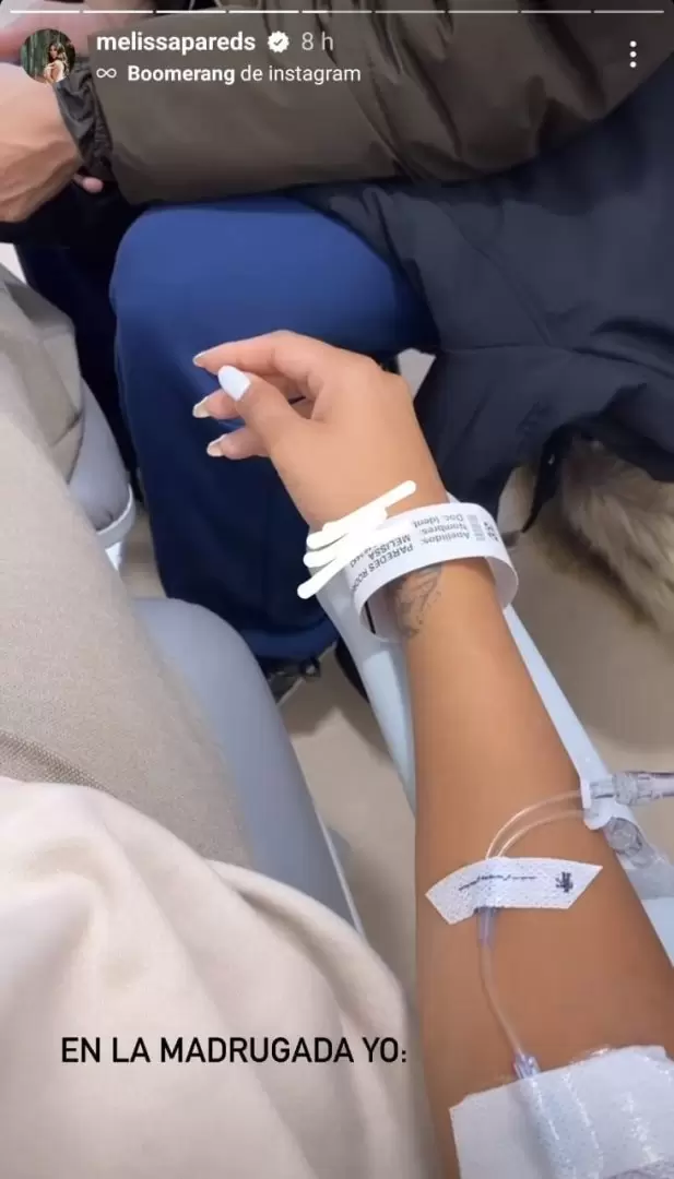 Melissa Paredes recibiendo suero de madrugada. (Instagram)