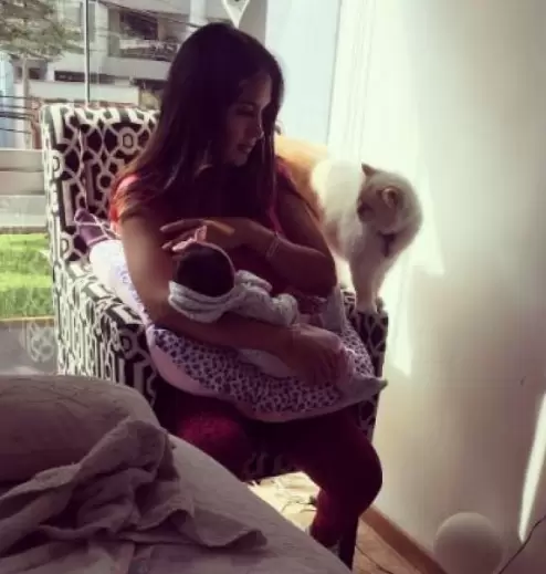 Melissa Paredes y su gata Sheccid