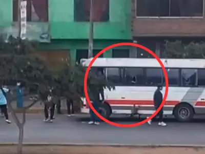 Vndalos rompen ventanas de bus por no acatar el paro