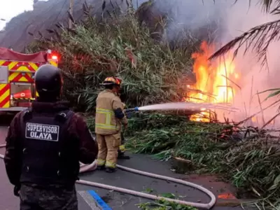 Incendio en la Costa Verde provoca cierre de carriles