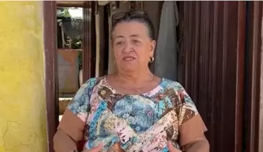 Mujer se ha comprado dos casas gracias a vender chismes