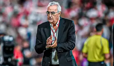 Jorge Fossati enojado con la seleccin peruana