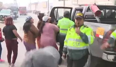 Policas y ciudadanos se enfrentan durante paro de transportistas