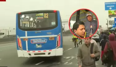 Reportero queda atrapado en bus mientras informaba sobre el paro