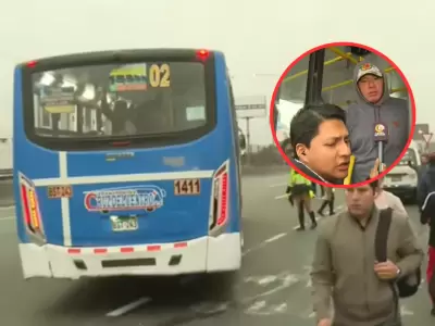 Reportero queda atrapado en bus mientras informaba sobre el paro