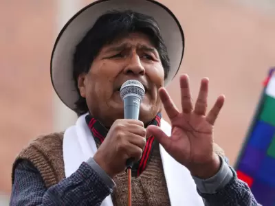 Evo Morales denuncia que desconocidos dispararon contra su vehculo