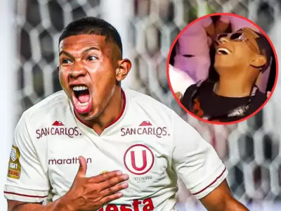 Edison Flores celebra triunfo de Universitario rodeado de chicas