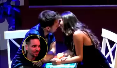 Melissa Paredes y Julin Zucchi generan revuelo al besarse en obra frente a Anthony Aranda.