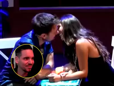 Melissa Paredes y Julin Zucchi generan revuelo al besarse en obra frente a Anthony Aranda.