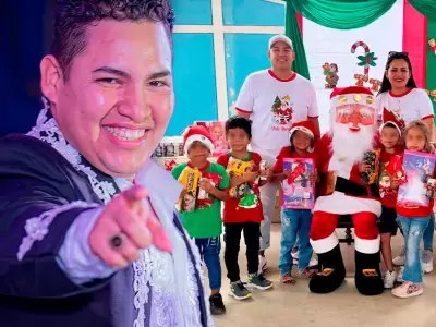 Irvin Saavedra de Armona 10 lleva alegra a nios por Navidad