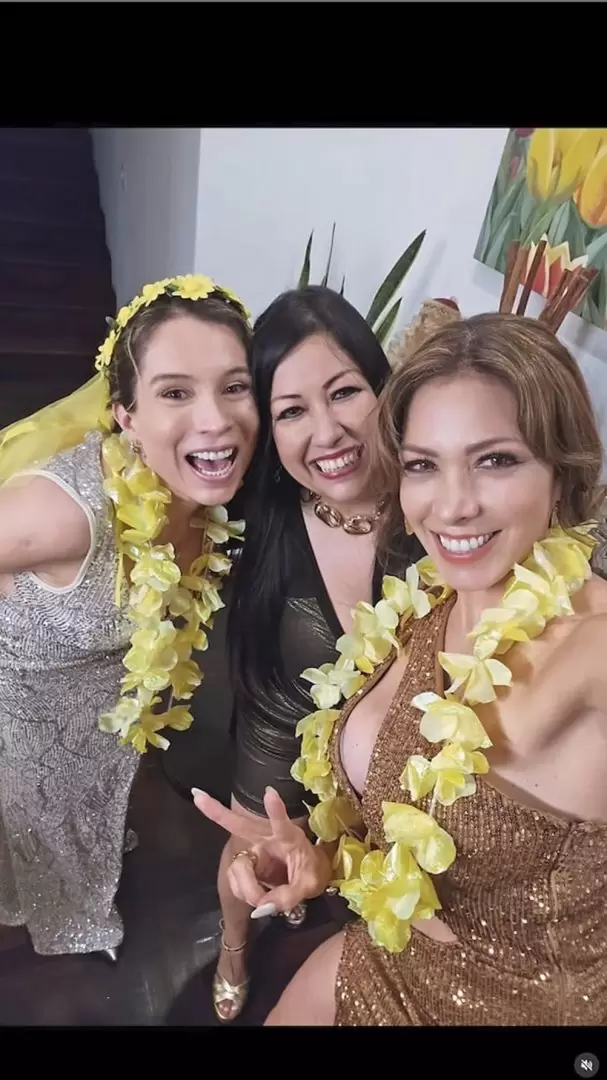 Lucecita Ceballos pas Ao Nuevo con sus amigas.