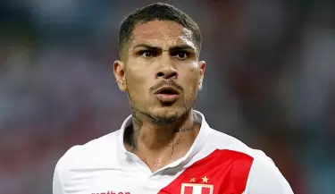 Paolo Guerrero anuncia su retiro de la seleccin peruana.