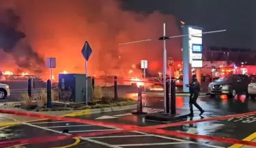 Avioneta se estrell cerca de un centro comercial