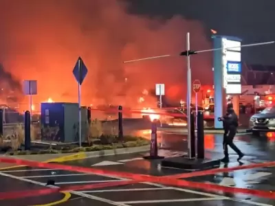 Avioneta se estrell cerca de un centro comercial