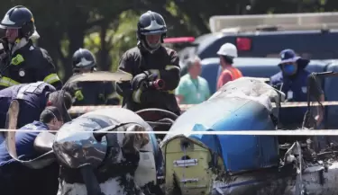 Avioneta cae en autopista en Brasil