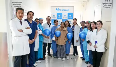 Joven enfermera dona parte de su hgado y le cambia la vida a su madre.