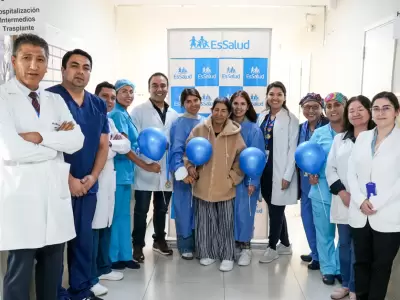 Joven enfermera dona parte de su hgado y le cambia la vida a su madre.