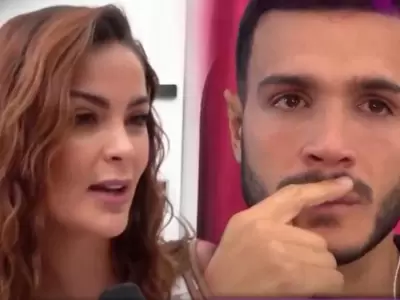 Laura Spoya chotea a Mario Irivarren