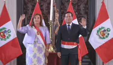 Dina Boluarte juramenta a Eduardo Arana como nuevo premier