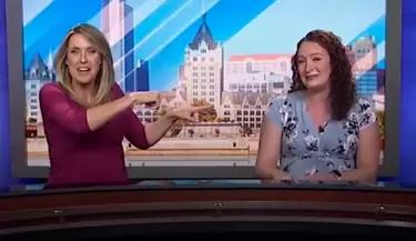 Conductora de noticiero entra en labor de parto en plena transmisin en vivo.