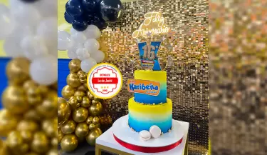 Tortas 'Lo de Jochi' en 16 Aniversario de radio Karibea.