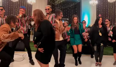 Paolo Guerrero baila con Doa Peta en su cumpleaos 77 y Ana Paula se suma a la fiesta.