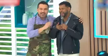 Carlos Rincn se entera en vivo que Leslie Shaw lanzar remix de "Hay Niveles".