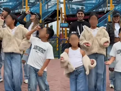 Pamela Lpez graba trend de la cancin de Paul Michael con sus hijos.