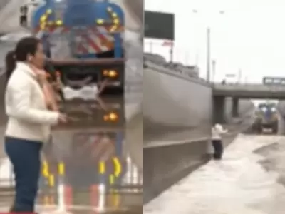 Reportera termina empapada por auto mientras informaba sobre las lluvias