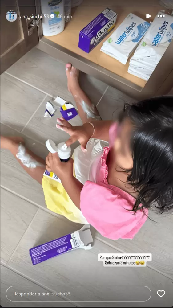 Ana Siucho comparti historias con sus hijas.
