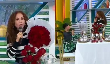 Diealis sorprende con ramo de rosas a Janet Barboza