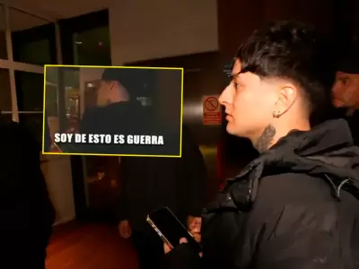 Diealis intenta entrar a restaurante y lo frenan en seco.