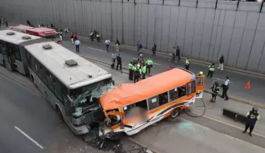 Trgico accidente entre coaster y el Metropolitano en Dos de Mayo.