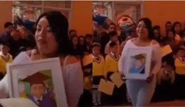 Mam lleva foto de su hijo fallecido a su graduacin