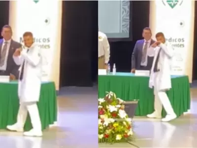 Mdico se grada y su hija lo sorprende con tiernas palabras
