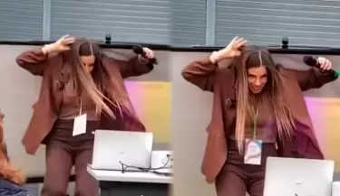 Alejandra Baigorria sufre susto en conferencia tras cada de pizarra.